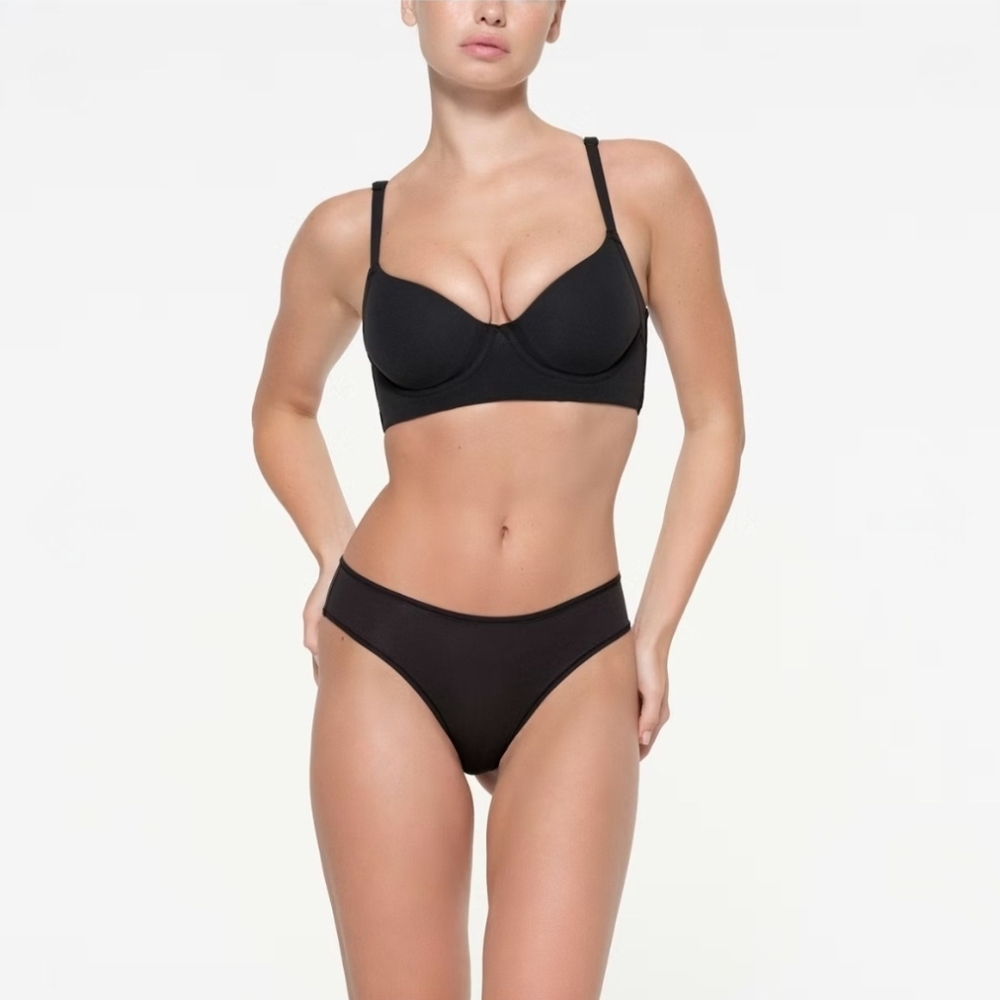 SKIMS Classic Black Underwire Bra